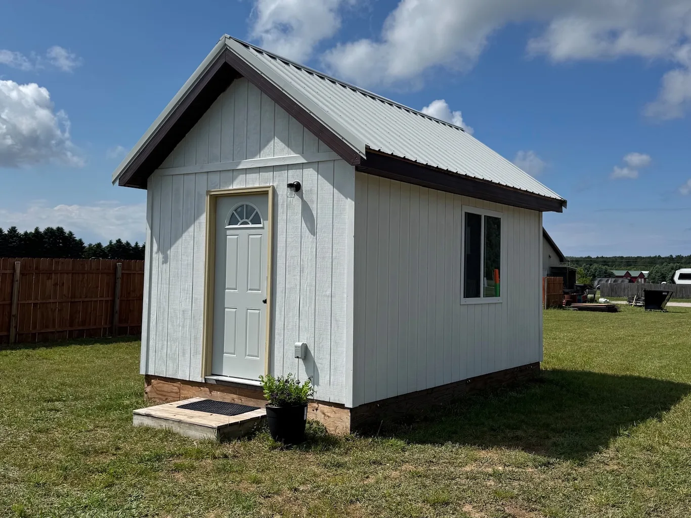 Cabin outside 35