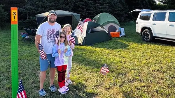 Campers camping
